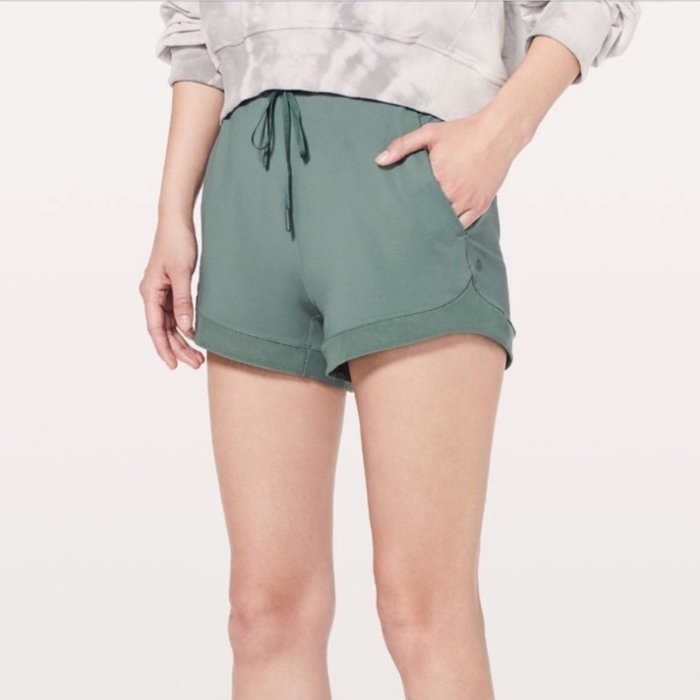 Lululemon Sunsetting Short